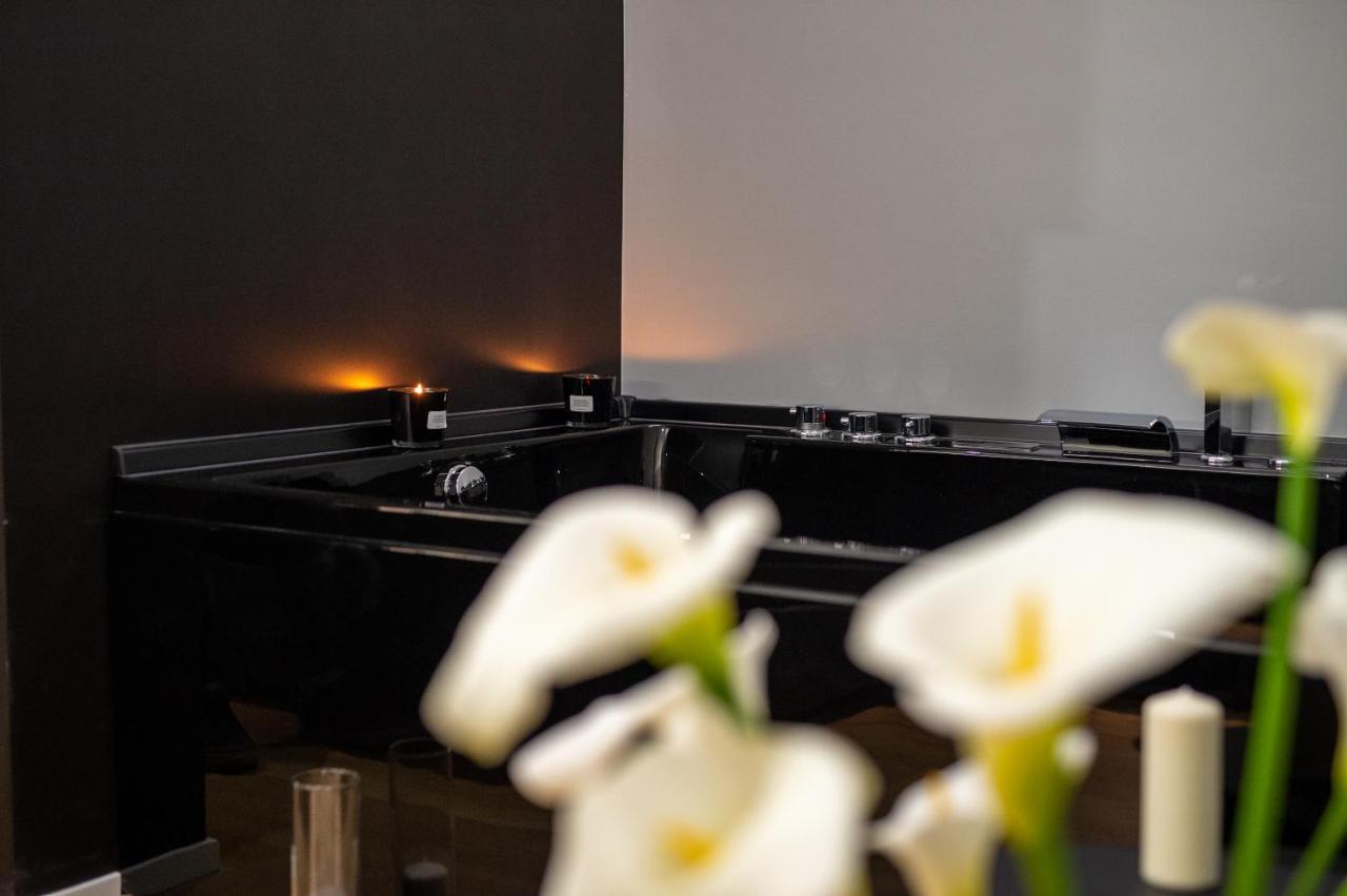 Contemporaneamente 147 - Modern & Comfort Rooms Bari Luaran gambar