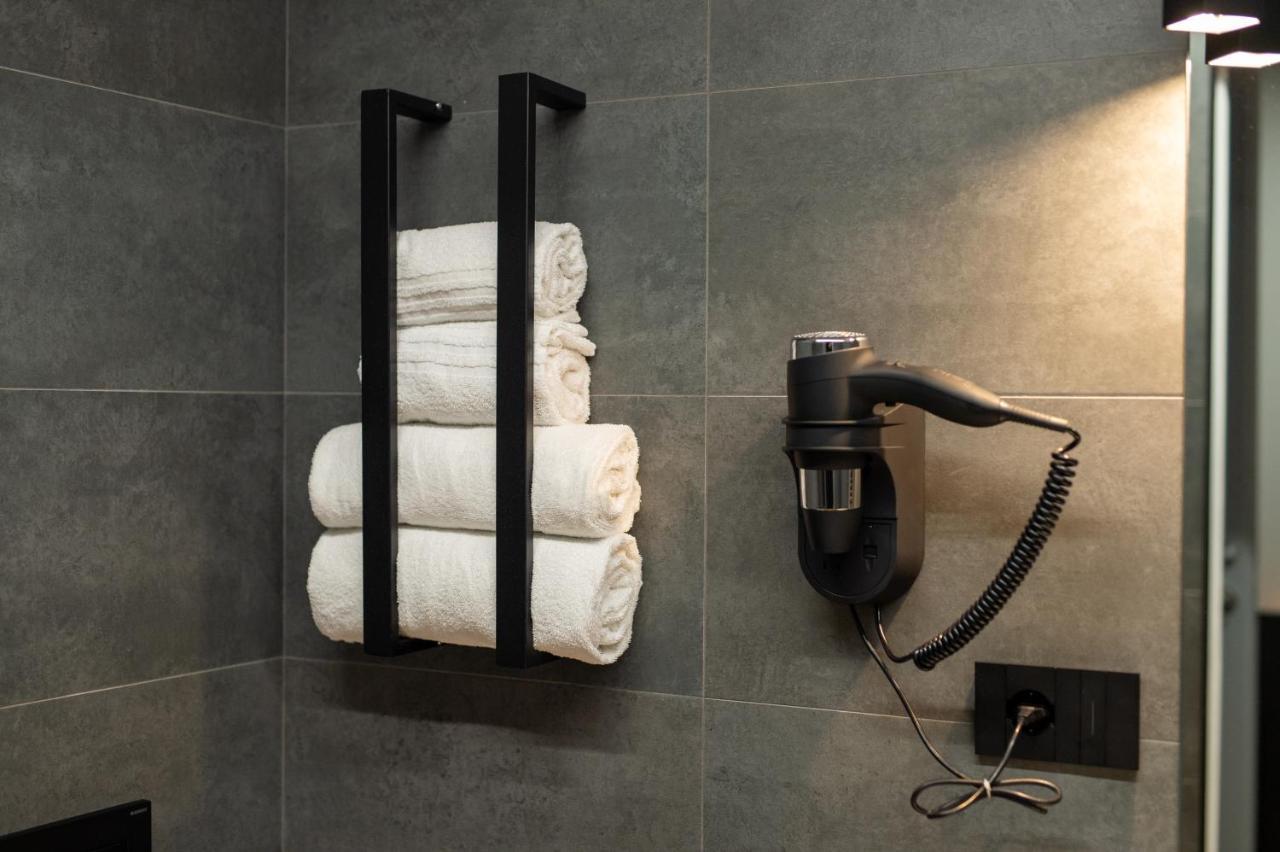 Contemporaneamente 147 - Modern & Comfort Rooms Bari Luaran gambar