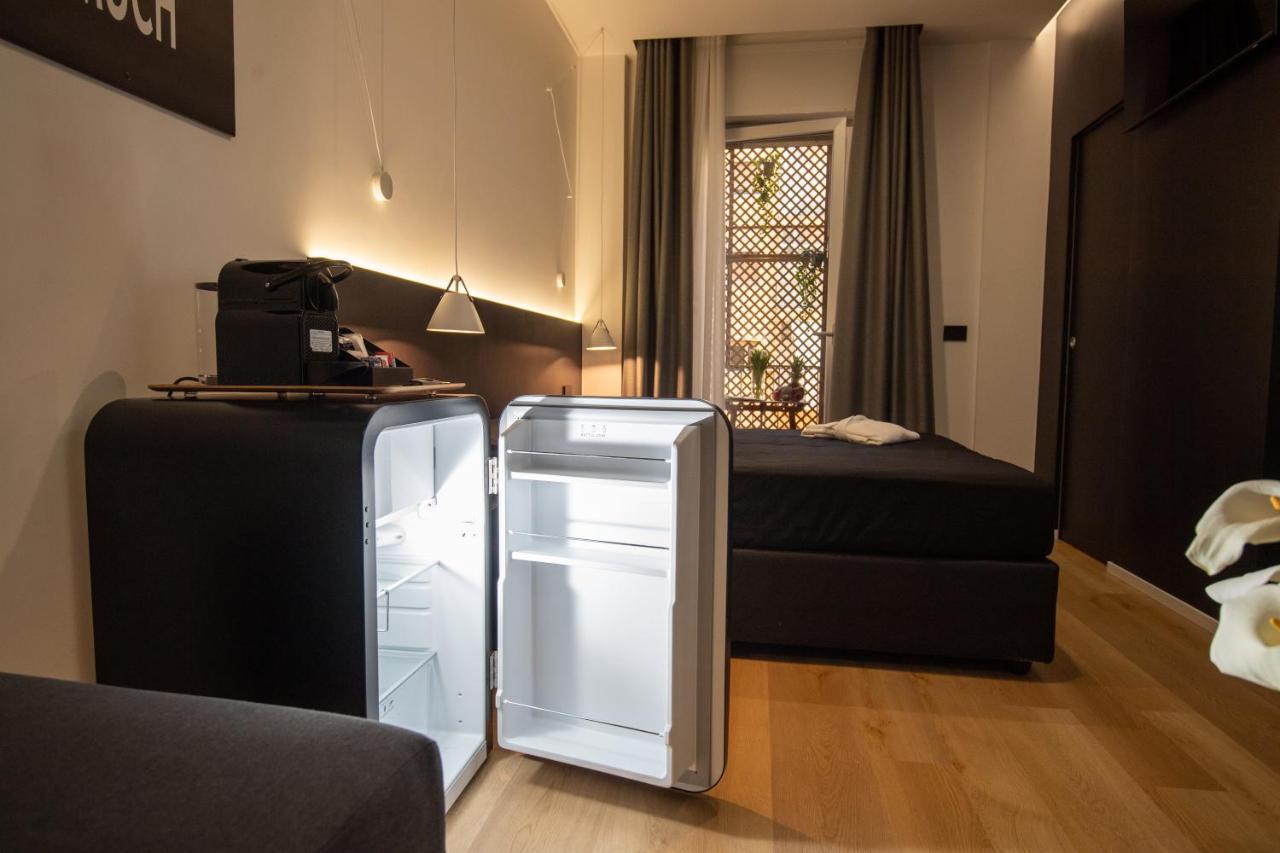 Contemporaneamente 147 - Modern & Comfort Rooms Bari Luaran gambar