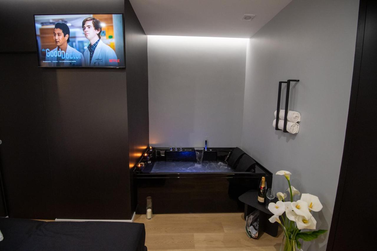 Contemporaneamente 147 - Modern & Comfort Rooms Bari Luaran gambar