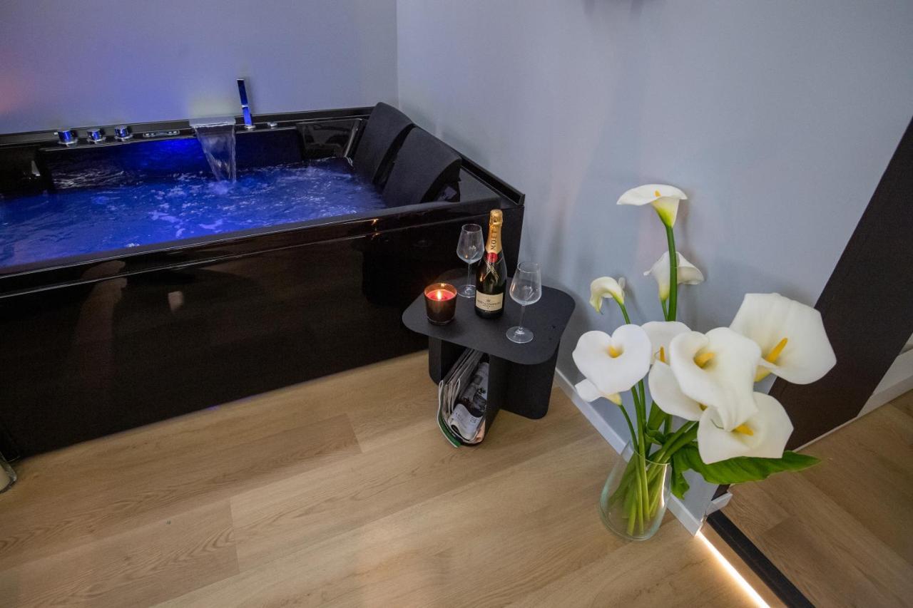 Contemporaneamente 147 - Modern & Comfort Rooms Bari Luaran gambar