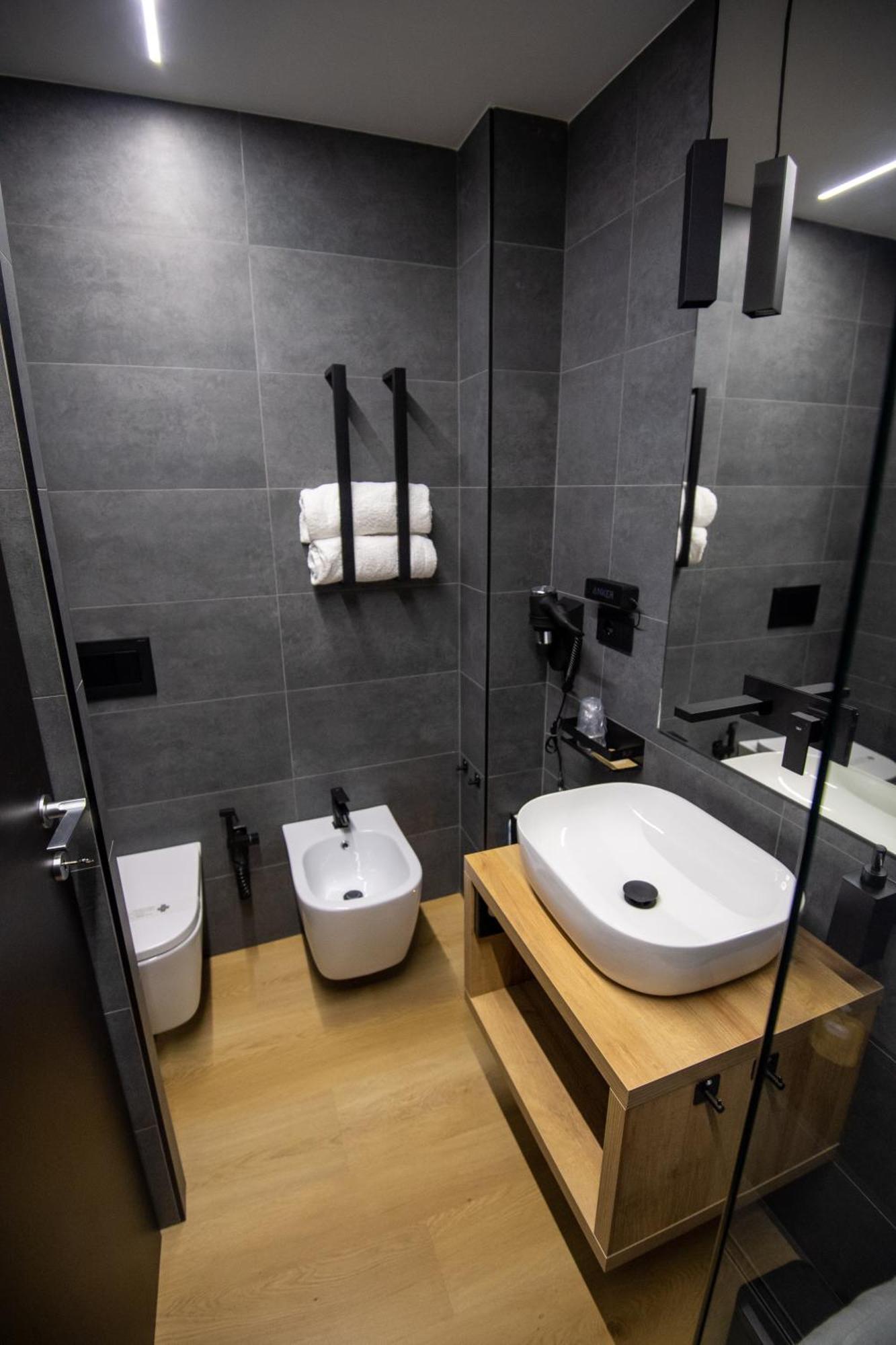 Contemporaneamente 147 - Modern & Comfort Rooms Bari Luaran gambar